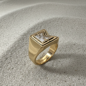 Bague de pinky à double sertissage avec lettres et diamants |   Diamants cultivés en laboratoire |   Bague personnalisée avec initiales |   Bijoux de fête en or massif 14 carats - Product Image 2