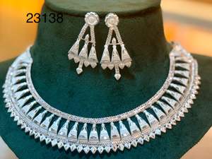 Ensemble de collier à franges dorées de luxe avec boucles d'oreilles à longues chaînes à pampilles pour femmes 23185 - Product Image 6