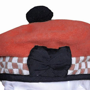 Gorro Escocés Tradicional Hecho a Mano de Lana de Alta Calidad, Color Naranja Balmoral, Blanco y Negro, Estilo Kilt - Product Image 3