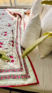 Ensemble de courtepointes design à motifs de petites fleurs roses imprimées à la main, 100% coton, pour la maison et la décoration d'hôtel - Product Image 2