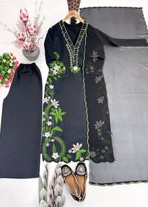 Traje Salwar Floral Bordado Negro con Dupatta, Ropa Tradicional India y Pakistaní, Vestido Largo Holgado para Mujer - Product Image 4
