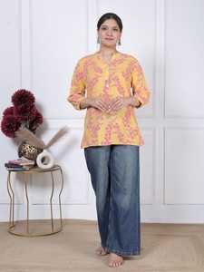Hermosa Túnica Corta Informal de Encaje Floral Amarillo Sol para Mujer, 100% Algodón, Mangas Tres Cuartos, Cuello con Botones para Uso Diario - Product Image 1