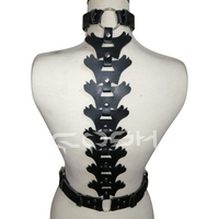 Fabricant de harnais en cuir noir gothique de Cosh
