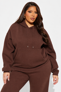 Ensemble survêtement décontracté deux pièces pour femme grande taille : sweat à capuche marron et pantalon de jogging ample - Product Image 3