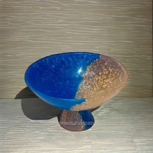 Tazón de resina epoxi con lámina dorada y base para ensaladas, frutas y dulces. Tazón con pedestal de resina poliéster con escamas doradas. - Product Image 6