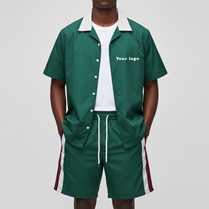 Nueva Camiseta Unisex Verde de Poliéster de Manga Corta con Cuello Blanco y Logotipo Estampado, Estilo Urbano 2 en 1, Transpirable y Ecológica para Verano - Product Image 1