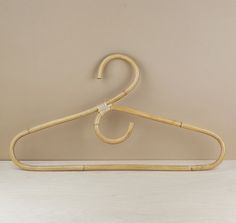 Cintre à vêtements en rotin naturel fait main, cintre tissé pour l'organisation de la garde-robe et le rangement écologique des vêtements - Product Image 3