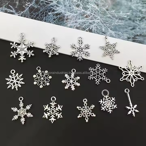 Mini décoration de Noël suspendue en métal artisanat éléments faits à la main suspendus - Product Image 3