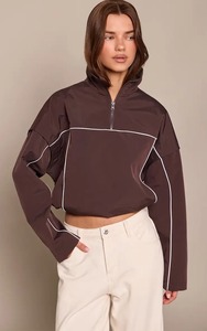 Chaqueta cortavientos marrón con cierre de cremallera, manga larga, con capucha, transpirable, de poliéster tejido, para otoño. - Product Image 1