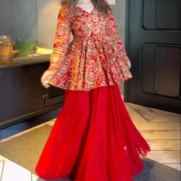 מעצב בגדים הודי ופקיסטני פולפרי חליפת שררה סלוואר אדומה מהודרת ללבוש מסיבת חתונה לנשים במחיר בתפזורת