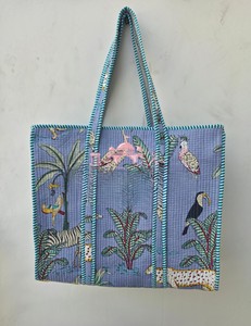 Bolso Tote de Algodón Acolchado Hecho a Mano con Cremallera, Estilo Bohemio Jaipuri, Estampado de Animales de la Selva, Tela Premium Resistente, para Llevar al Hombro - Product Image 1