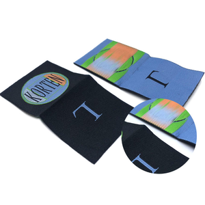 Etiquetas Tejidas Personalizadas con Logotipo y Nombre, Plegables al Centro, para Camisetas, con Calidad Premium - Product Image 6