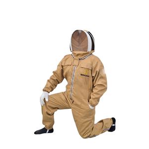 Combinaison d'apiculture anti-piqûres de couleur marron avec voile ventilé - Product Image 1