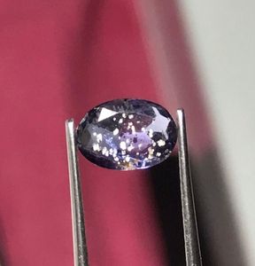 Iolite bleue naturelle de qualité supérieure, taille ovale, effet soleil, brillante et chatoyante à l'intérieur. - Product Image 2