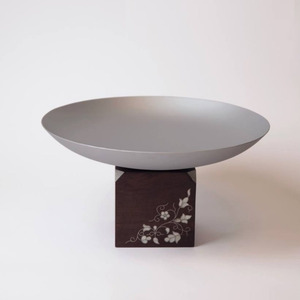 Soporte moderno para pasteles de metal acanalado con base negra, expositor de postres para servir pasteles y dulces, decoración de lujo para el hogar. - Product Image 6