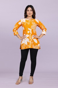 Kurtis et tunique noirs à imprimé floral numérique en coton slub pour femme, coupe régulière, tenue décontractée ethnique avec tunique grande taille - Product Image 2