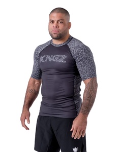 Traje de baño personalizado con estampado de protección UV Rash Guard Camiseta de surf de manga corta Rashguard para hombres - Product Image 5