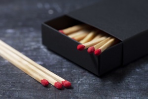 Allumettes de sécurité écologiques classiques en bois de 96 mm pour barbecue, 50 bâtonnets, boîte d'allumettes personnalisée 110x65x20mm, pour l'éclairage domestique et hôtelier, Inde - Product Image 5
