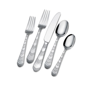 Cubiertos Metálicos de Diseño Exclusivo para el Hogar, con un Toque Elegante para Elevar las Comidas Familiares con un Estilo Sofisticado - Product Image 4