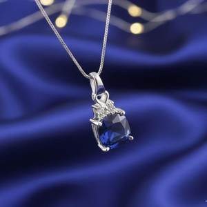 Pendentif en saphir bleu vintage, forme coussin, argent sterling 925, bijou artisanal, cadeau unique pour elle - Product Image 1