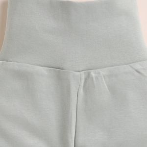 Mallas con patas de elastano de bambú orgánico de calidad superior Sage-Pantalones y pantalones cortos para bebés - Product Image 3