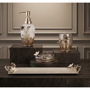 Distributeur de savon et ensemble de vaisselle de luxe de qualité supérieure en verre rose et métal plaqué or, décoré de fleurs et de feuilles, pour salle de bain - Product Image 5