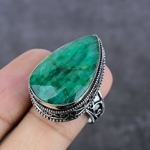Anillo de Plata Hecho a Mano con Esmeralda Sintética en Forma de Pera, con Filigrana Vintage y Engaste de Canal, Ideal para Citas, Bodas y Fiestas, Regalo - Product Image 2