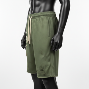 กางเกงขาสั้นออกกำลังกายผู้ชายผ้าโพลีเอสเตอร์ตาข่ายสีเขียวมะกอก 180 GSM แห้งเร็ว พร้อมปักโลโก้หนังแบบกำหนดเอง - Product Image 3