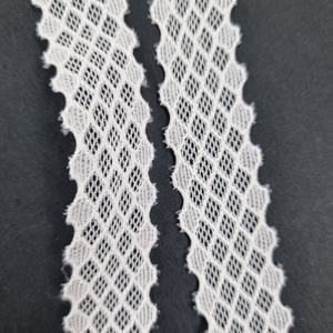 Tela de Encaje Elástica Ligera con Patrón de Diamantes, Ribete Elástico Festoneado de 2.5 cm para Lencería, Ropa Interior y Prendas de Vestir - Product Image 1