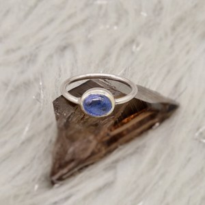 Bague en argent sterling avec tanzanite, pierre précieuse bleue délicate, pierre de naissance de décembre, bijoux pour femmes - Product Image 6