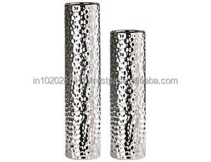 Jarrón de metal ofrece un atractivo decorativo elegante para salas de estar que exhiben arreglos florales coloridos con diseños únicos. - Product Image 6