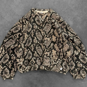 Ensemble de survêtement de conception haut de gamme comprenant un sweat à capuche et un pantalon, conçu pour le confort et le style, avec un tissu doux et respirant. - Product Image 3