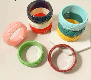 กำไลข้อมือเรซิ่นทรงกลม สีส้ม งานฝีมือหล่อทำด้วยมือ เครื่องประดับเสริม - Product Image 3