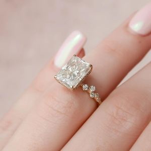 แหวนเพชรทรงรัศมี 1.00 กะรัต หรูหรา ผลิตในห้องปฏิบัติการ ทองคำแท้ 14K สำหรับผู้หญิง ของขวัญวันครบรอบแต่งงาน หรือของขวัญแทนคำมั่นสัญญา - Product Image 2