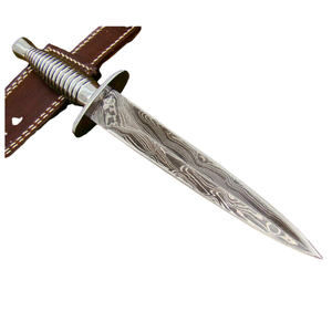 Couteau de chasse artisanal en acier Damas avec manche en acier argenté, lame fixe à motifs, étui en cuir marron - Product Image 1