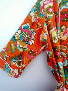 Robe kimono en coton à imprimé floral orange – Style bohème, longue, ouverte sur le devant, avec ceinture à nouer à la taille - Product Image 4