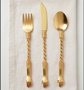 Service de couverts en or avec manche torsadé et design artisanal, vaisselle élégante pour mariage et usage domestique - Product Image 1