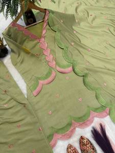 Conjunto de Vestido Tradicional Indio-Pakistaní Largo hasta el Suelo con Bordado de Corazones en Verde y Rosa para Mujer, Corte Holgado, Estilo Casual, Material de Algodón - Product Image 6