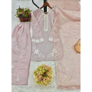 Traje Elegante para Mujer con Hermoso Bordado de Hilo y Lentejuelas - Product Image 4