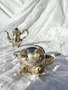 Salière et poivrière de style théière, parfaites pour offrir en cadeau, pour une utilisation élégante à la table, pour recevoir des invités et pour la décoration de la maison. - Product Image 3