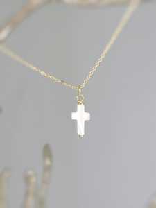 Collar con cruz de nácar, plata de ley, oro de 14k, joyería católica, collar de fe cristiana, regalo religioso de comunión - Product Image 1