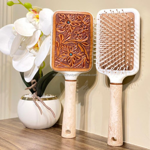 2024 nouvelle tendance véritable cuir usiné à la main Cowgirl brosse à cheveux peignes Boho Western cuir peignes élégant quotidien utilise accessoire de cheveux - Product Image 2