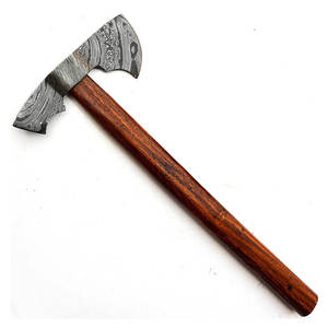 Hache robuste en acier Damas, fabriquée à la main, avec manche de qualité supérieure, pour usage intensif en extérieur, camping et bushcraft. - Product Image 2