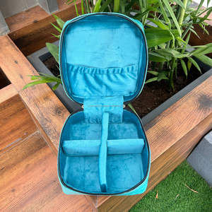 Boîte de rangement pour cosmétiques de maquillage élégant en cuir repoussé à la main Boîte de maquillage faite à la main, boîte de rangement pour salle de bain de couleur turquoise - Product Image 5