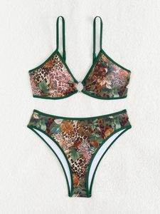 Bikinis retro verdes con estampado floral de leopardo al por mayor B2B. Fabricación personalizada directa de fábrica y soluciones de envío directo con marca privada. - Product Image 3