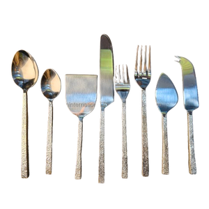 Ensemble de service en acier inoxydable à finition martelée moderne, deux tons or et argent, ustensiles de cuisine professionnels, écologiques et durables - Product Image 1