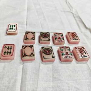 Tuiles de Mahjong en Résine Rose Peintes à la Main avec Motifs Floraux – Pièces de Jeu Traditionnelles, Objets Artistiques de Collection et Décoratifs - Product Image 1