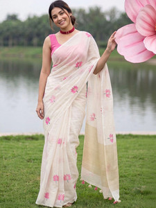 Sari traditionnel pour femme en coton blanc cassé, imprimé numérique Lotus rose, longueur ras du sol, infroissable et séchage rapide - Product Image 1