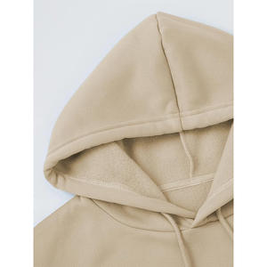 Sudadera con capucha extragrande y forro polar, costuras reforzadas, bolsillo tipo canguro y un corte extragrande moderno. - Product Image 5