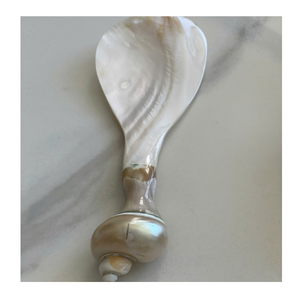 Cuillère en nacre naturelle, manche en coquille fait main, couverts artisanaux pour restaurant et hôtel - Product Image 1